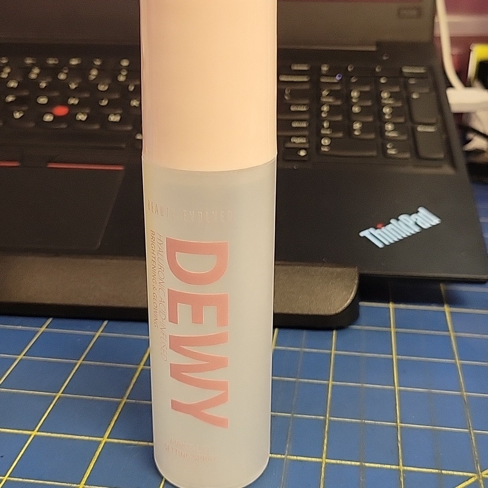 Dewy Hyaluronic Acid-Infused Makeup Setting Spray New 100ml